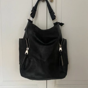 Svart bag väska  - Bra skick  Från Åhléns 