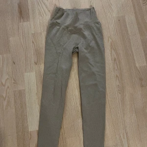 Aimn tights - Ribbed seamless tights från Aimn. Oanvända!