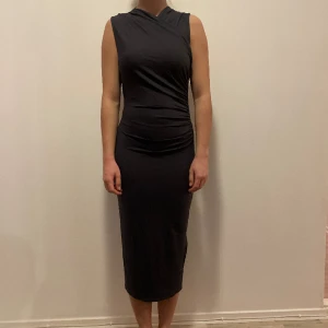 Klänning Zara - Aldrig använd. Prislapp kvar. Storlek S, stretchig. 150kr