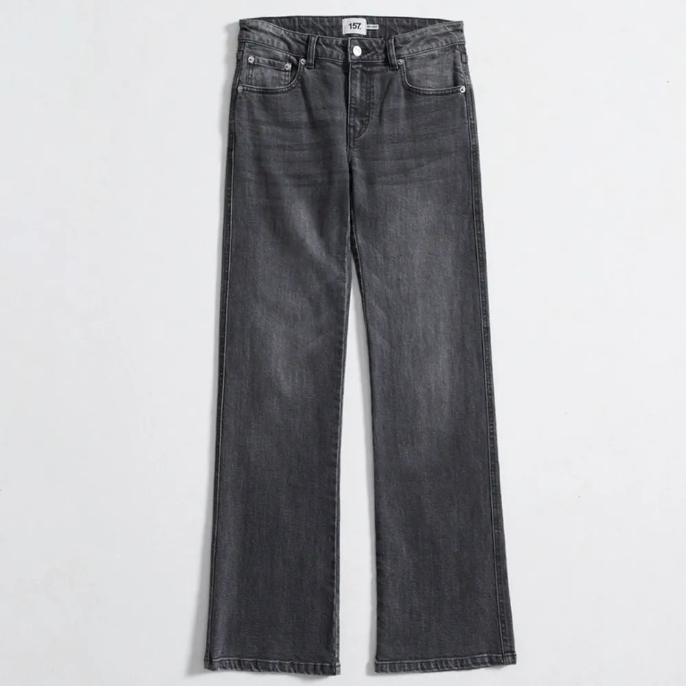 Low Waist Jeans från Lager 157!   Jeans ”90’s boot” Storlek S, Short Lenght I bra skick, knappt använda då de är för stora för mig.  Nypris på hemsidan är 400kr. . Jeans & Byxor.