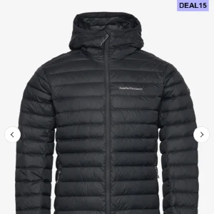 Peak performance jacka  - En helt ny köpt på Intersport för 2699kr säljer för billigt eftersom jag fick en ny jacka i julklapp 