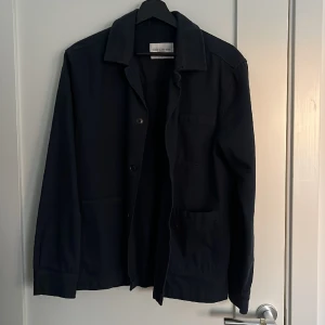 These Glory Day storlek S - Säljer min oanvända overshirt från These Glory Days. Storlek S. Nypris 1200kr säljer för 500kr. 