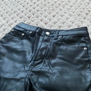 Skin byxor  - Super snygga skin byxor i st xs, jätte bra skick💕