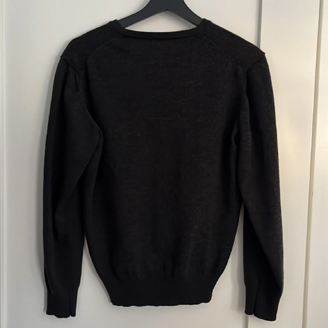 V-ringad riley tröja  - 90