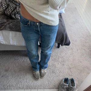 Lågmidjade jeans  - Jättte fina, raka lågmidjade jeans nästan helt oanvända💖