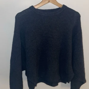 Carin wester stickad tröja - Stickad tröja med slits. Har använt mycket men är i bra skick. Kom priv för fler bilder ❤️nypris: 500.