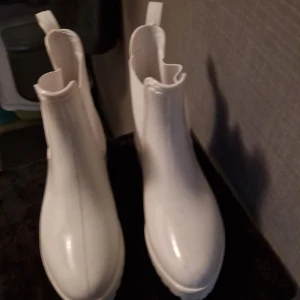 Boots - Ny skick, aldrig använt Köpte från Nelly, nypris 500kr Mitt pris 250kr och kan diskuteras  