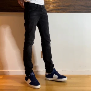 Jack n Jones jeans - Tja säljer nu dessa feta Jack n jones jeans i modellen slim Glenn. Jeansen är näst intill nya och har endast blivit använda en gång. Nypris 800 mitt pris 549. Storlek 28/30. Fraktar spårbart via postnord eller möts upp i Stockholm 📦