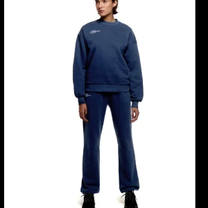 Mjukisset  - Säljer detta oanvända nicki studios x ginatricot setet med lappar kvar. Storlek S i båda 