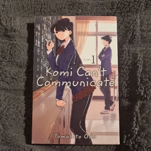 Komis can't communicate Manga vol 1-2 - Kink can't communicate Manga vol 1 och 2. Bra skick! Endast läst en gång och sedan plaserats på en hylla.  Liten böjda sida men så pass liten att det knappt syns [Kan skicka bilder om tillfrågad]  Original pris 99kr  60kr var Köpare står för frakt!!