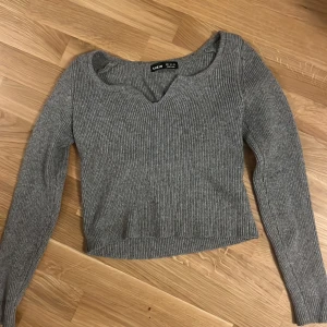 Tröja från shein - Oanvänd tröja från Shein, säljer för att den var för stor för mig! 