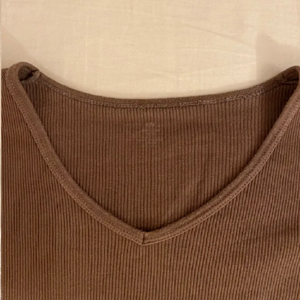 Brun långärmad tröja från brandy Melville! // Använd gärna köp nu! ❣️. Skjortor.