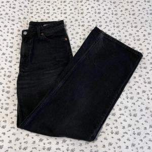 Jeans från bikbok i nyskick, storlek w27 psssar en s