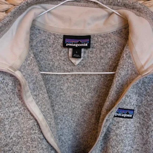 Patagonia Fleece  - Varm & skön fleecetröja. Använd väldigt fåtal ggr. Nypris: 1000:- 
