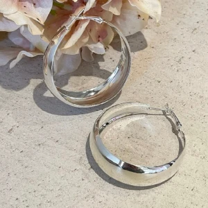 Silver hoops - Stora silver hoops från shein