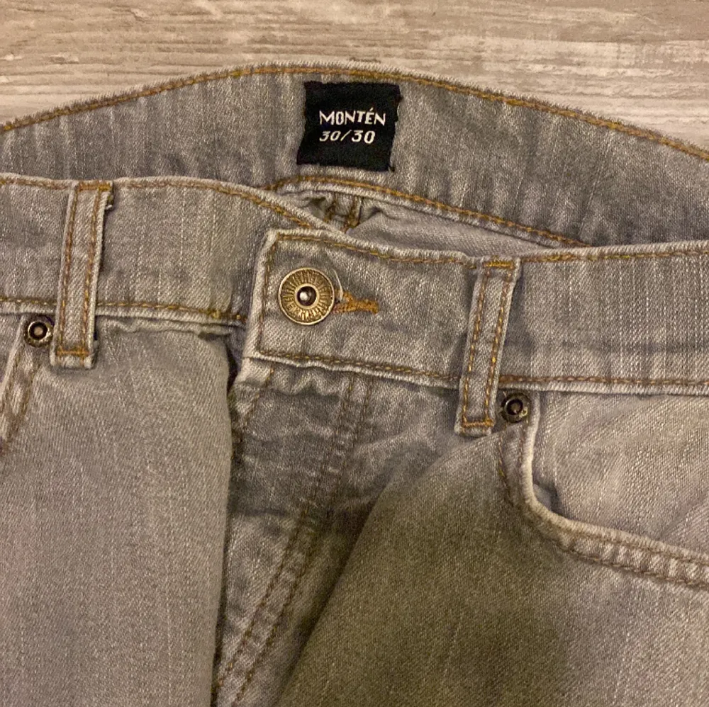 Grå monten jeans stl 30x30 i fint skick.. Jeans & Byxor.