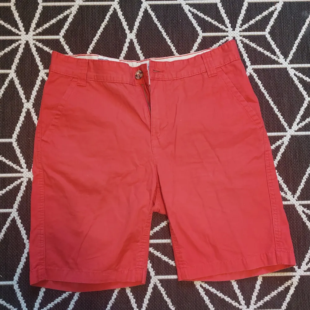 Ett par nästintill oanvända shorts från Racemarine. Bekväma och luftiga, prefekt till sommarvädret!. Shorts.