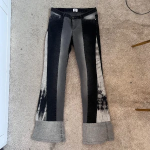 Jeans!  - Så coola jeans! MIDJEMÅTT:80cm INNERBENSLÄNGDEN: 86cm