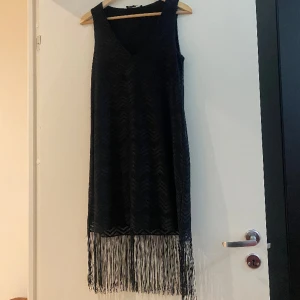 Fest klänning.  - Snygg svart klänning, använd ett par gånger, passar bra med bälte. 🖤