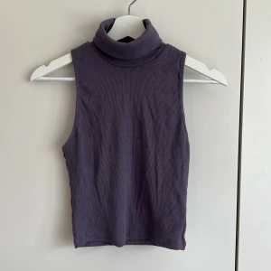 Topp - Lila, mycket bra skick.