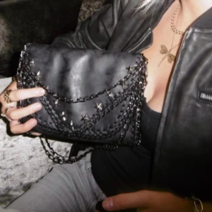 Svart väska - The breakup bag📸🪩💋 -Pris:349kr -Storlek:S -Skick:Väldigt bra