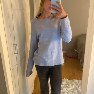 stickad tröja Only !! 💓 - säljer denna jättefina skickade tröjan från only!! den är lite lite nopprig men har inte använts så mycket 💓💓köpt för 349kr