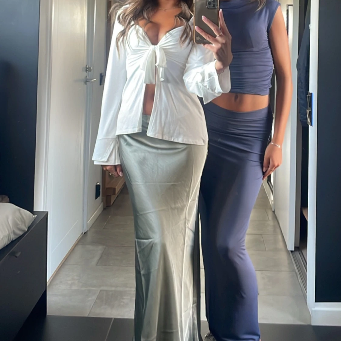 Vit topp med knytdetalj đ€