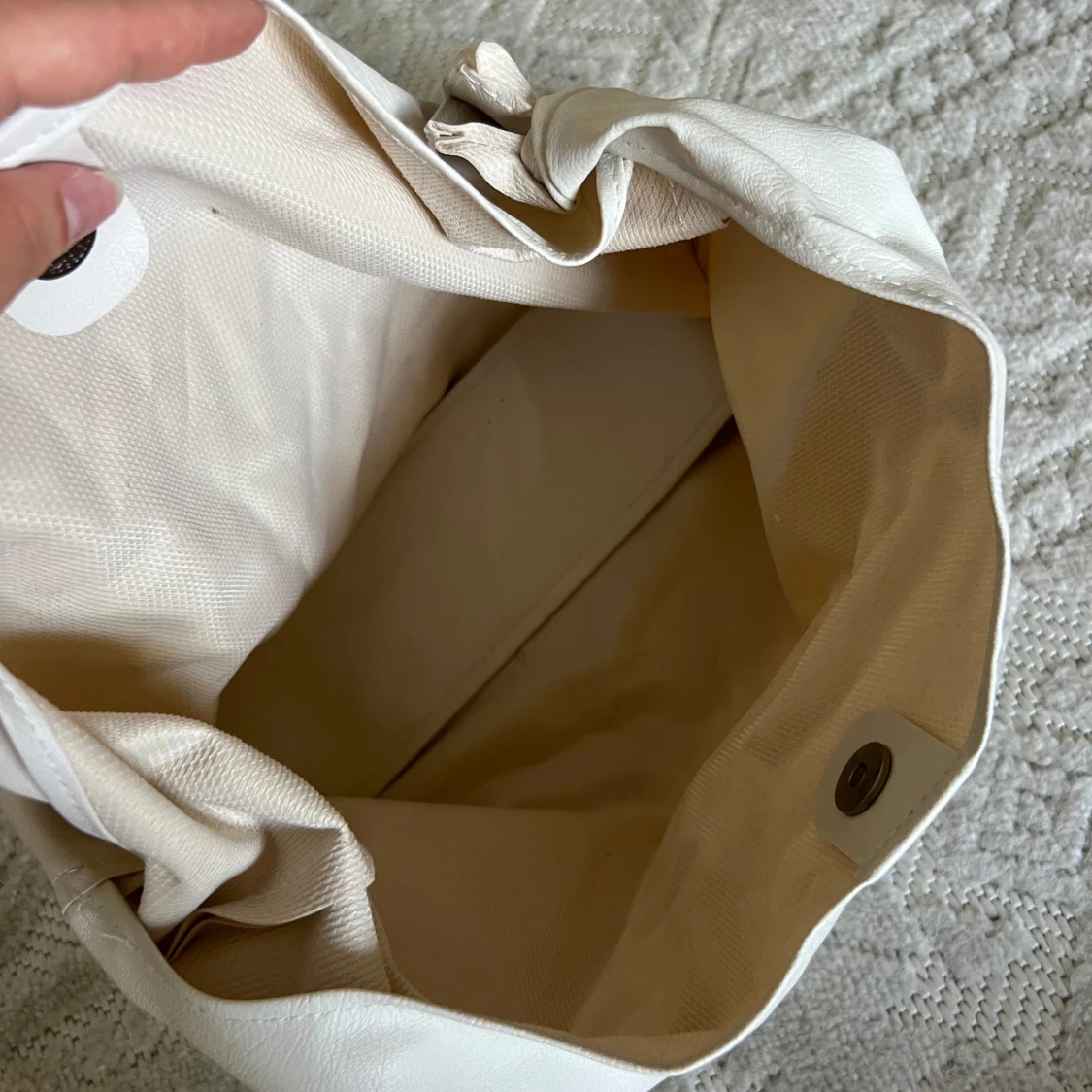 Vit ”läder” väska  - 90