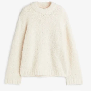 Stickad tröja  - Jätte fin stickad tröja från H&M! Som är slutsåld, Aldrig använt💞 inga skador, skriv om du har nån fråga🥰