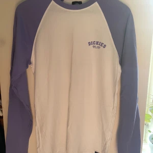 Långärmad tröja - Långärmad tröja från dickies, storlek S. Aldrig använd.