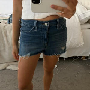 Levis shorts  - Midjemått: ca 73 cm, storlek 28💕