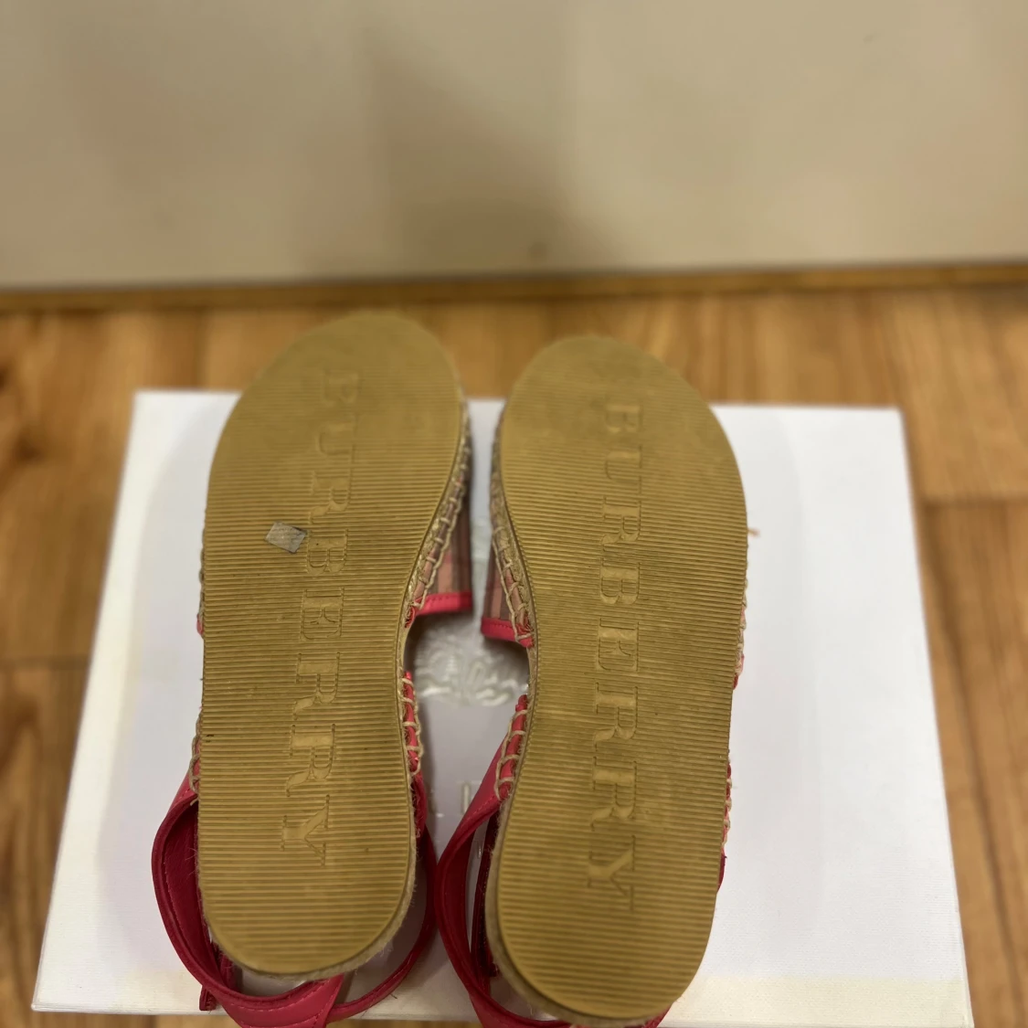 Burberry sandaler  - 93