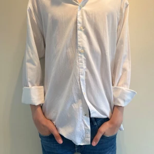 The Shirt Factory - Tjena! Säljer denna feta skjorta från The Shirt Factory ⭐️ Nypriset är 1399:- och mitt pris är 300:- 💵 Priset är inte fast utan kan ändras 😊 Om du har några funderingar tveka inte på att höra av dig 👍