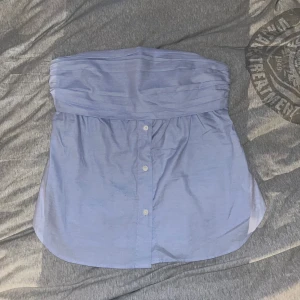 Bandeau topp - Jättesöt bandeau topp från Zara i ett skjortmaterial med färgen ljusblå, endast använd en gång🌸