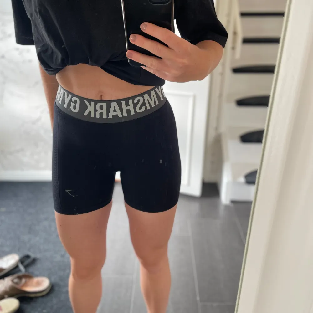 Träningsshorts från gymshark. Strl xs.  Aldrig använda, lappen sitter kvar. Säljer då det var lite för små för mig.. Sportswear.