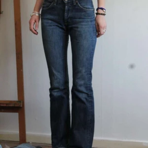 Lee jeans  - Ett par Lee jeans i storlek 26 (midjemått rakt över: 34 och innebenslängd: 74) 💕