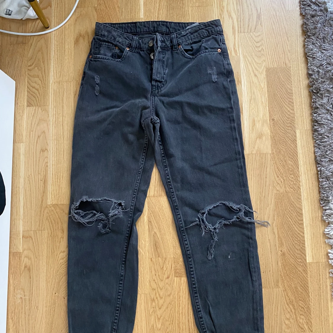 Black Teared Jeans