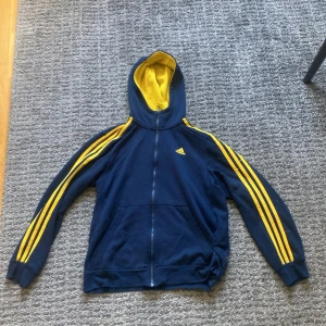 Adidas zipup - Adidas zip, används inte men är superbra skick, pris kan diskuteras 