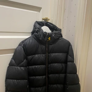 Parajumper  - Storlek M  Äkta  Skick 7/10  Säljes eller bytes 