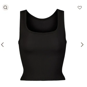 SKIMS cotton rib tank - Oanvänd med tag kvar, SKIMS cotton rib tank i storlek S. Färgen heter Soot. Supersnygg men tyvärr för liten för mig! 