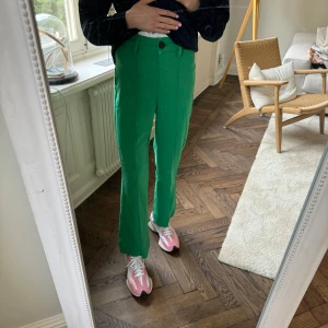 Kostymbyxor från Bershka - Iprincip aldrig använda kostymbyxor