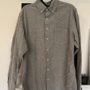 Skjorta - Storlek M 