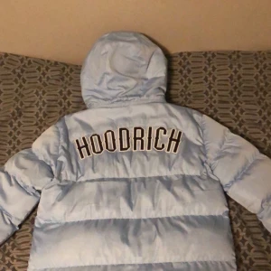 Fet hoodrich vinter jacka  - Säljer den pågrund av att jag inte kommer att använda den nypris 2000 Skick 9/10
