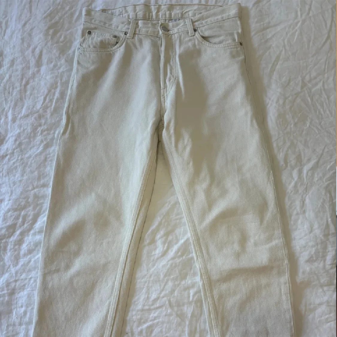 Weekday vita jeans 28/30 - 90