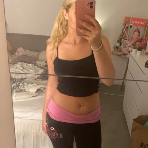 Yoga plants  - Helt oanvända yoga phants från Viktoria secret säljer dessa för de kommer ej till använd priset kan även diskuteras skriv om ni e intresserad!