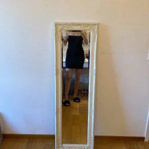 Svart klänning  - Svart klänning från GinaTricot i strl S  Fortfarande i bra skick