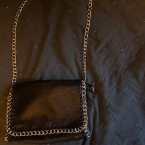 Tiamo väska - Jätte fin tiamo Väska, lite liknande på Stella McCartney💗 helt ny skick! Nypris ca 500kr💞