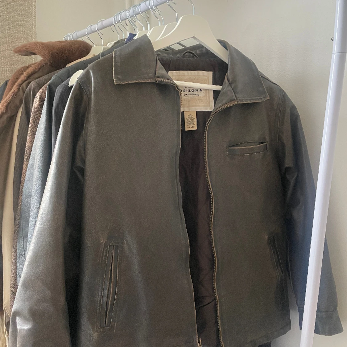 Brun skinnjacka - 90