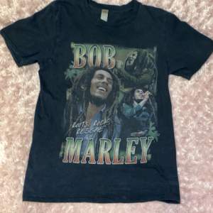 Bob Marley T-shirt i storlek S, okej skick.