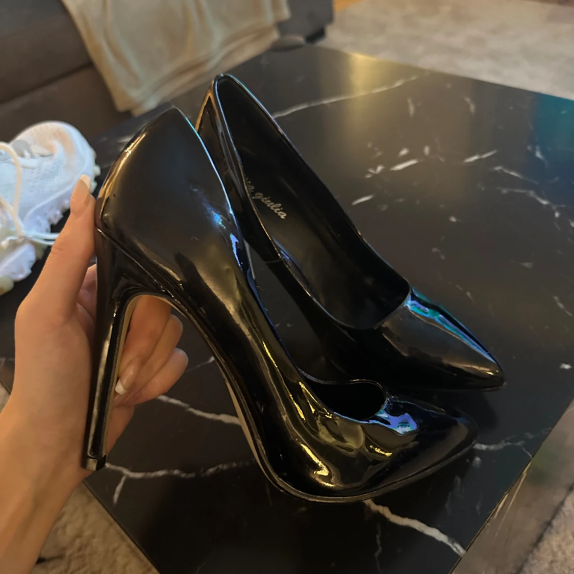 Lack klackar med spetsigare fot - 90